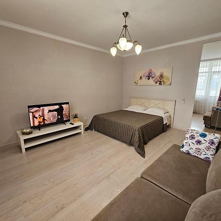 Ernaz Plus Apartments: Promenade Expo アスターナ エクステリア 写真