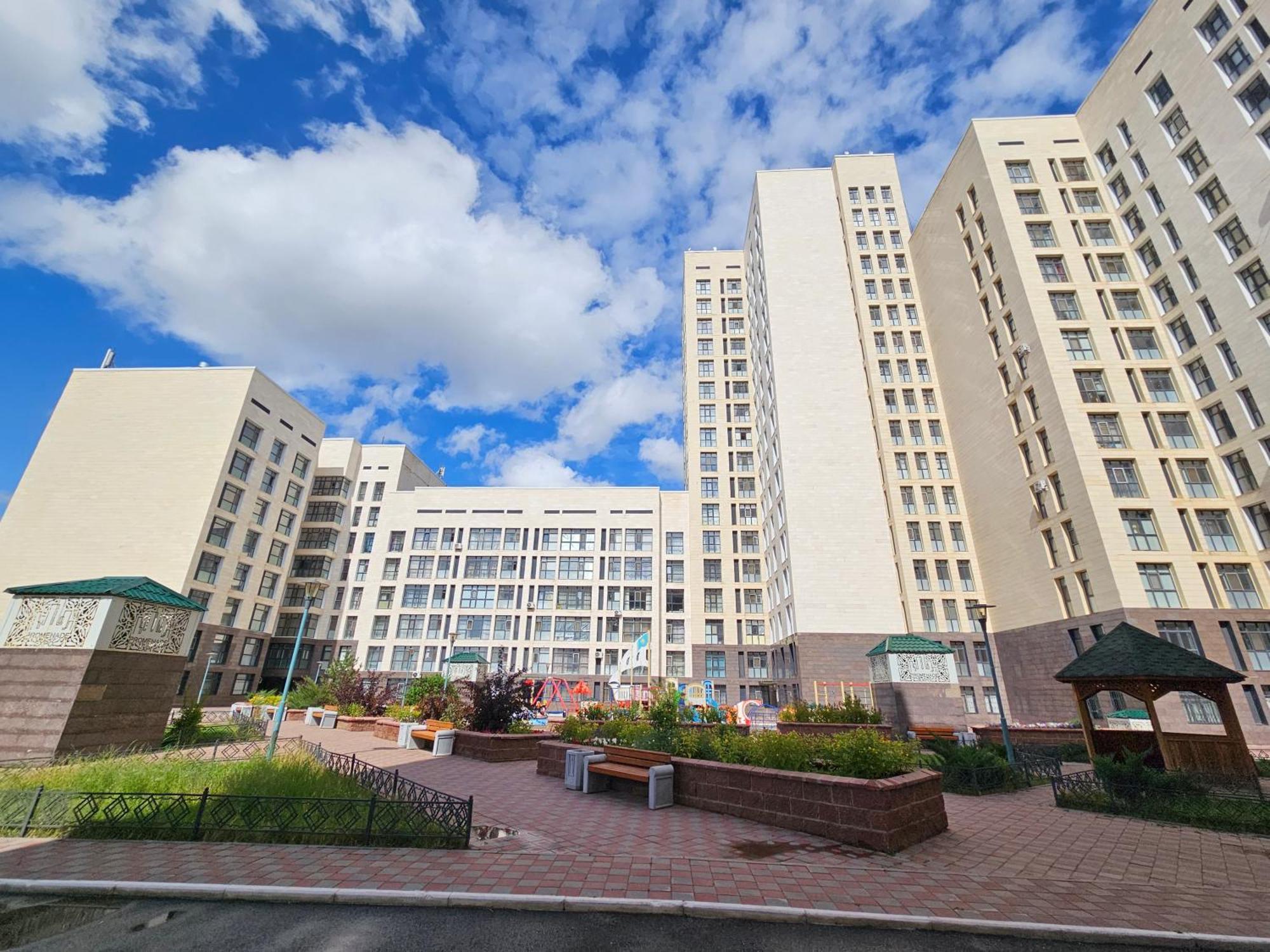 Ernaz Plus Apartments: Promenade Expo アスターナ エクステリア 写真